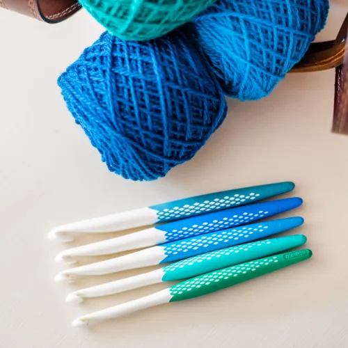 View image 4 of 4 for Prym Ergonomics Crochet Hook Set, Large (7mm, L, M, N, O)